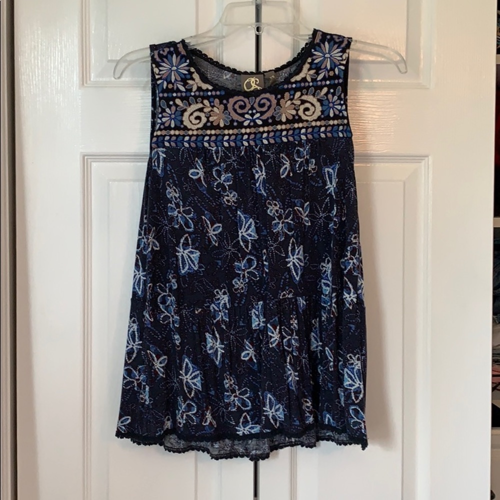 Navy tank top with embroidery
